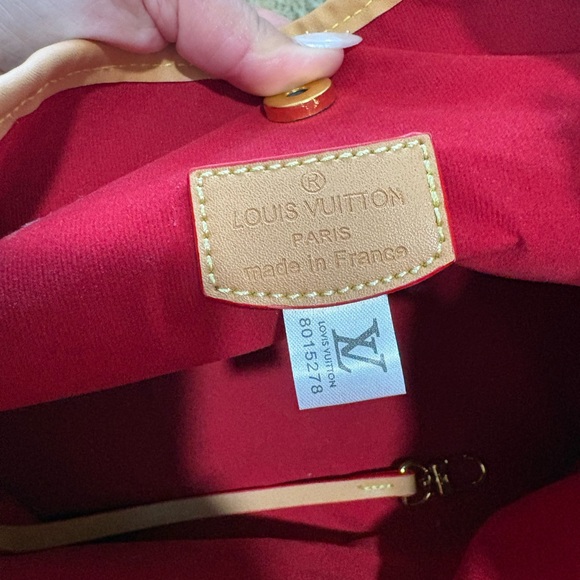 Elegant Brown Monogram Shoulder Bag - Picture 4 of 11